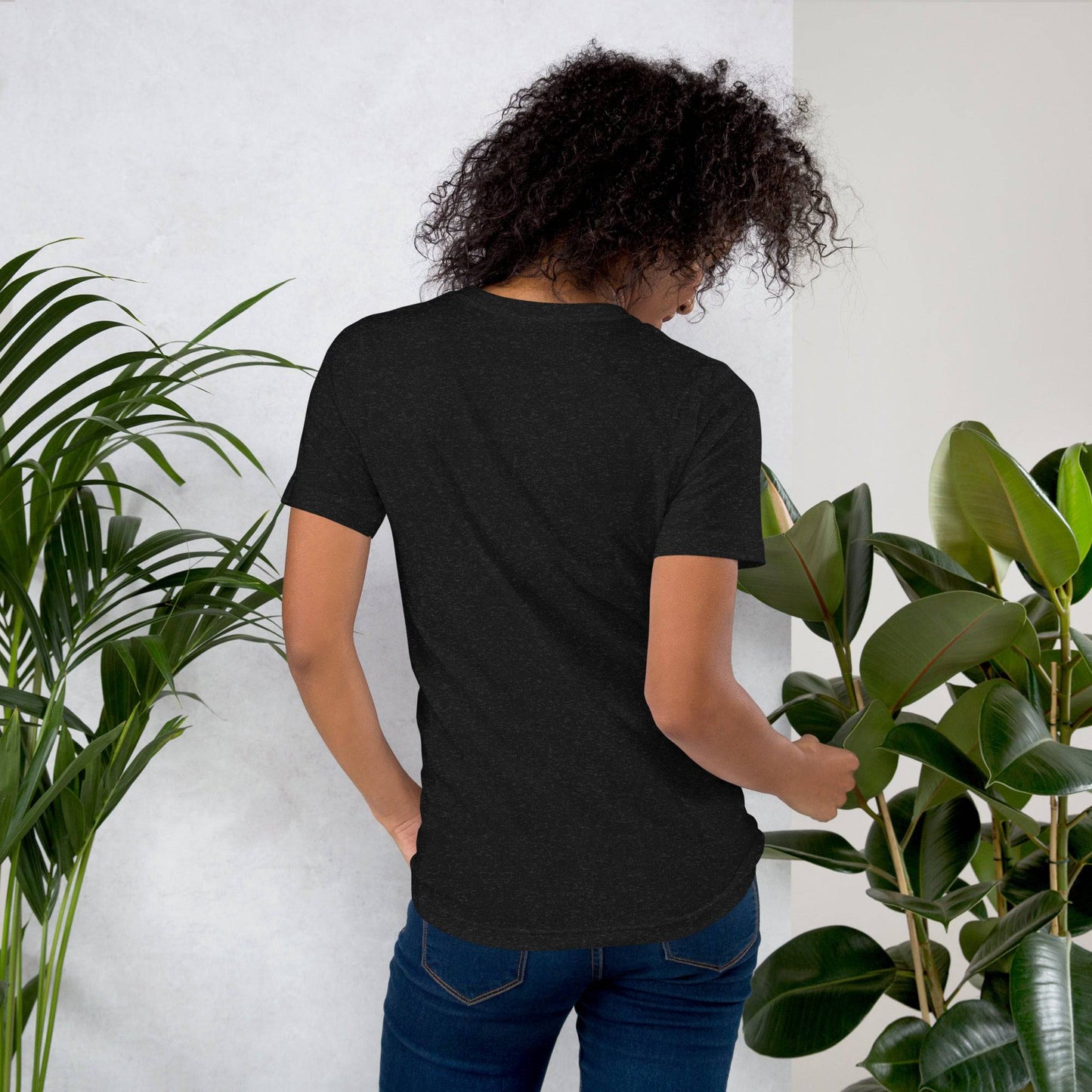 Queen Lilly Unisex t-shirt