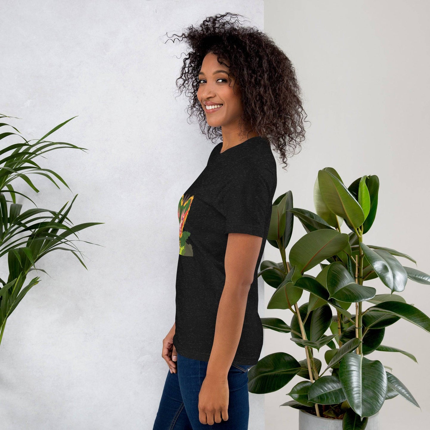 Queen Lilly Unisex t-shirt
