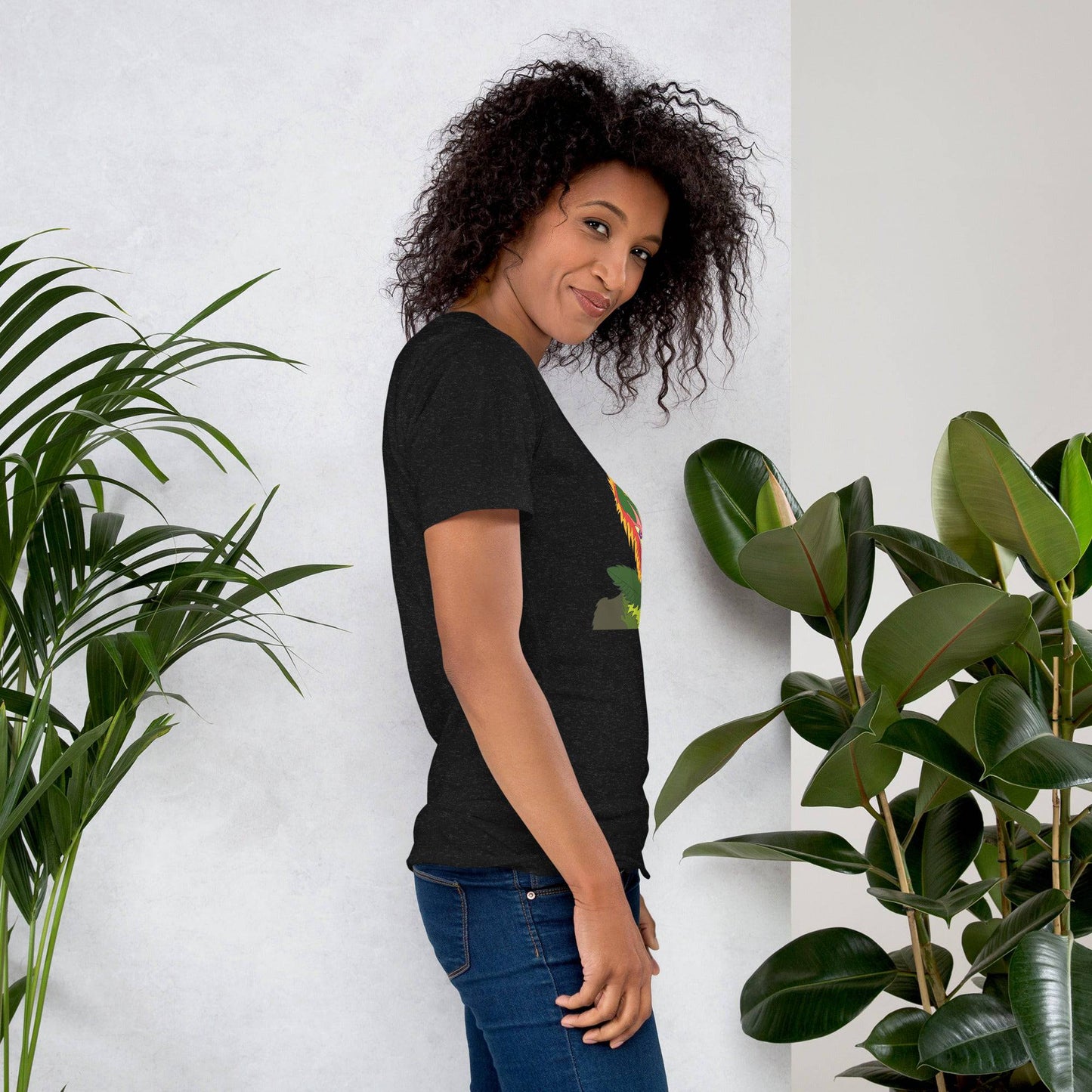 Queen Lilly Unisex t-shirt