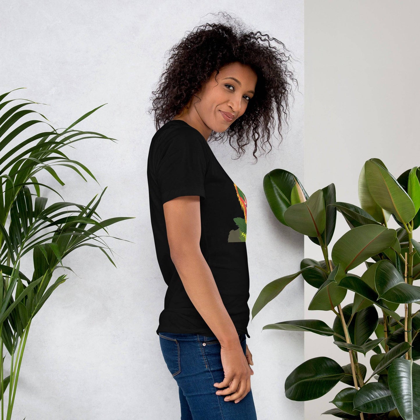 Queen Lilly Unisex t-shirt