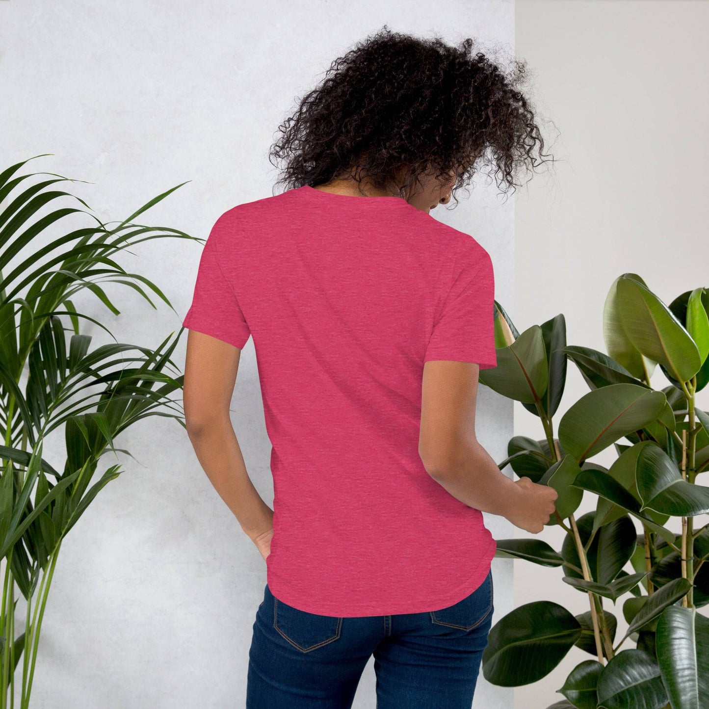 Queen Lilly Unisex t-shirt