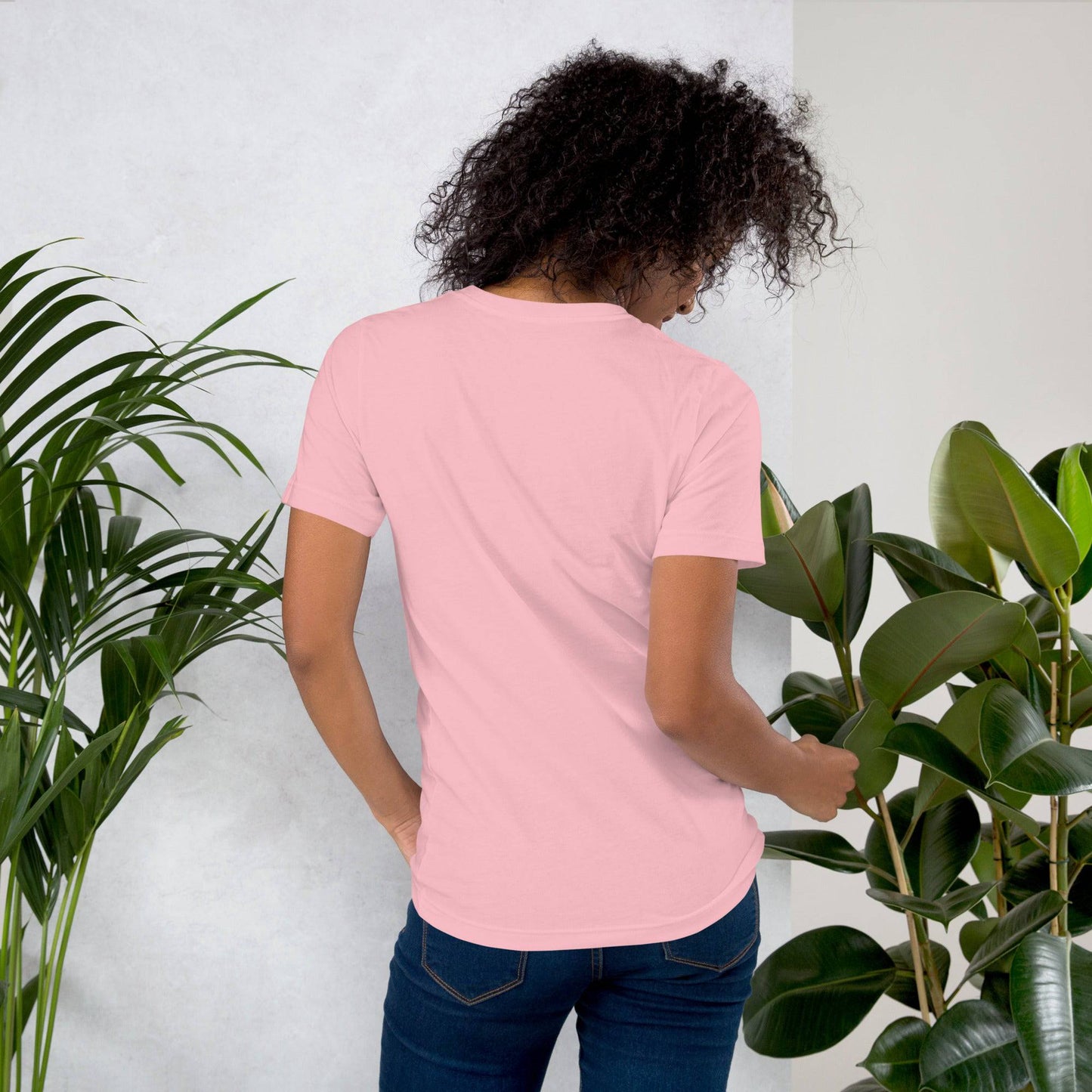 Queen Lilly Unisex t-shirt