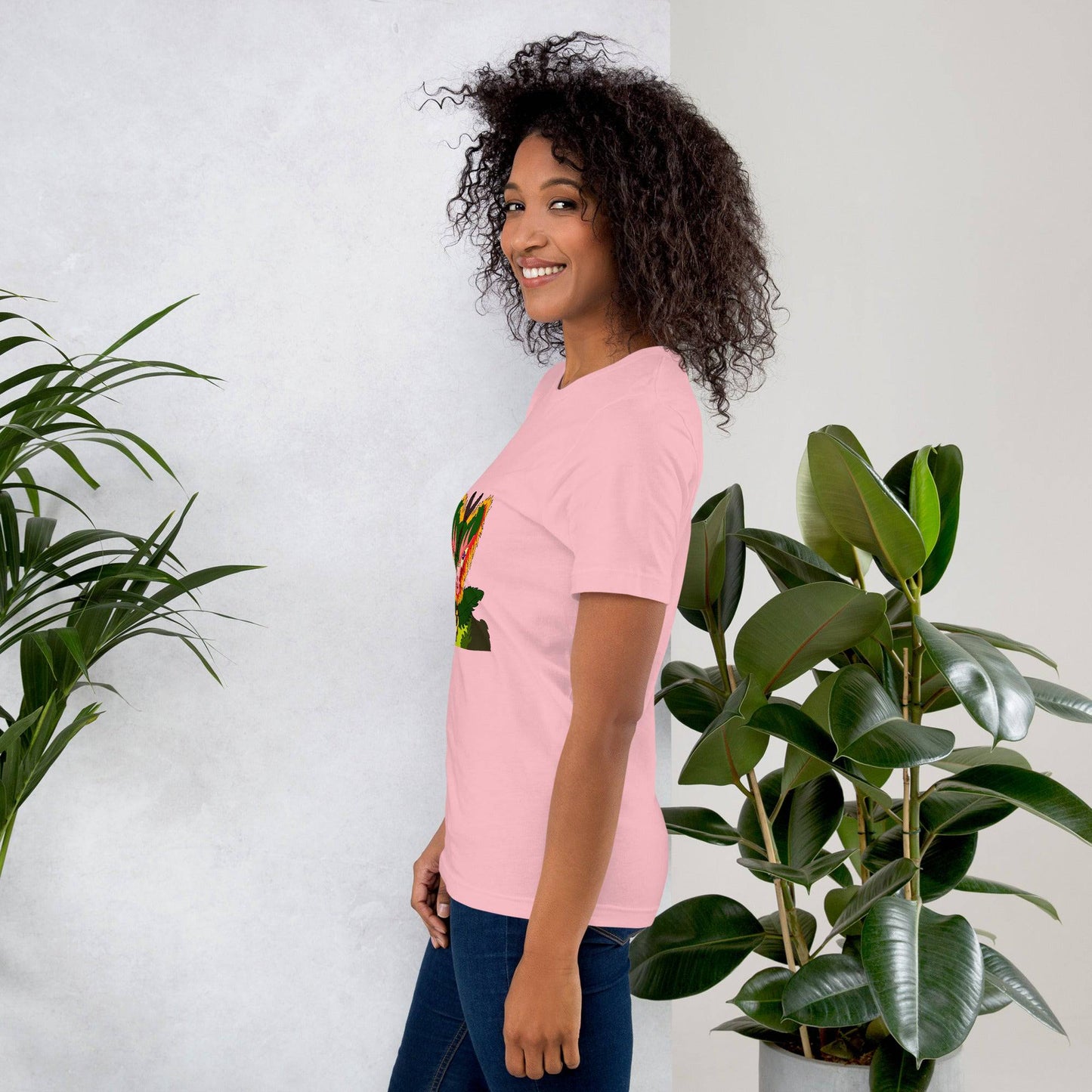 Queen Lilly Unisex t-shirt