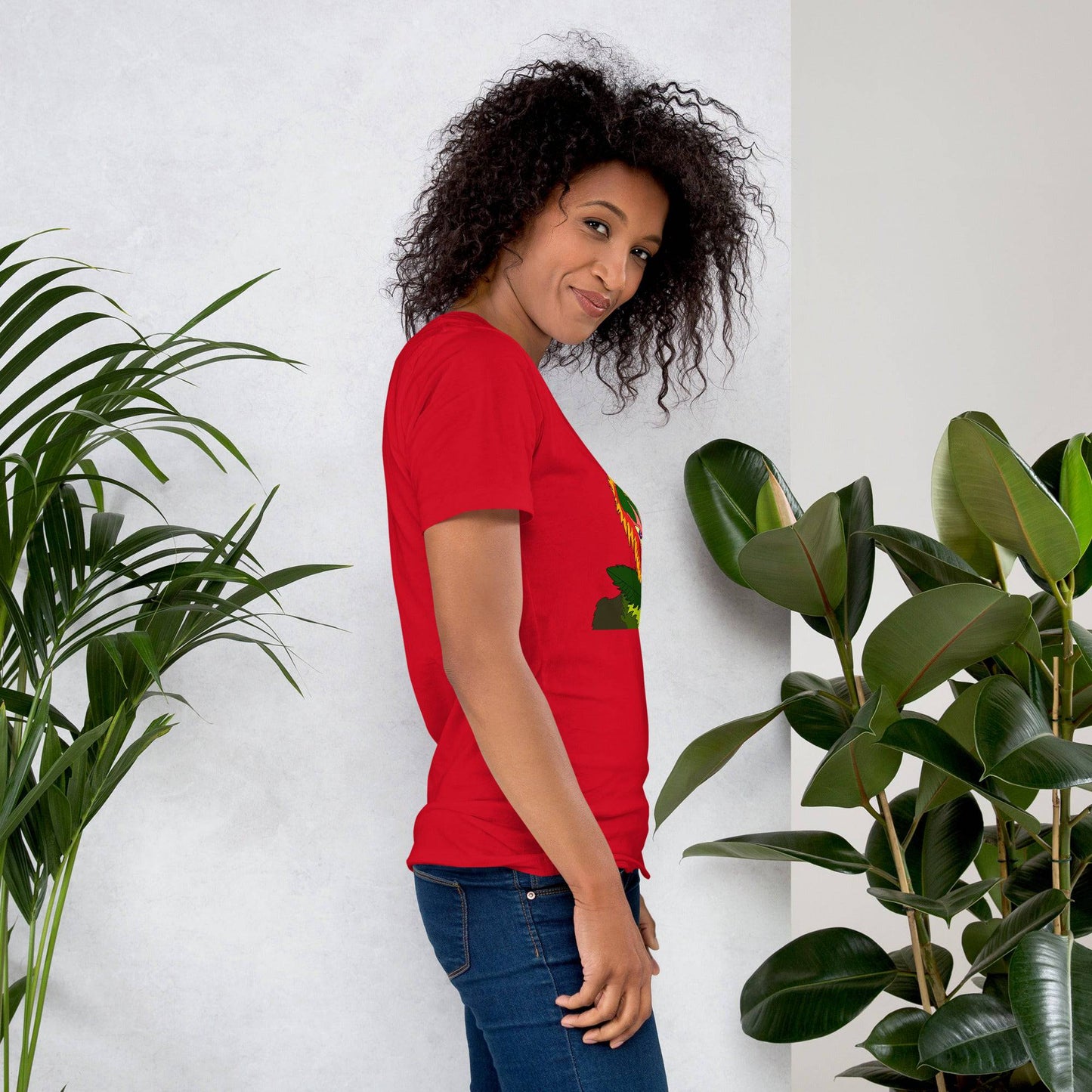 Queen Lilly Unisex t-shirt